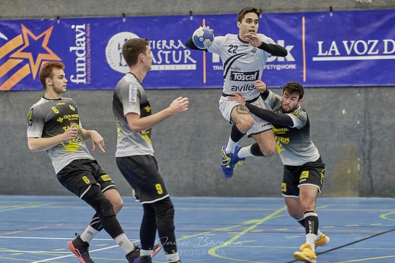 EL CAFÉS TOSCAF IGUALA A PUNTOS CON EL BASE OVIEDO EN LA PRIMERA POSICIÓN TRAS DERROTAR AL CDBM DELICIAS